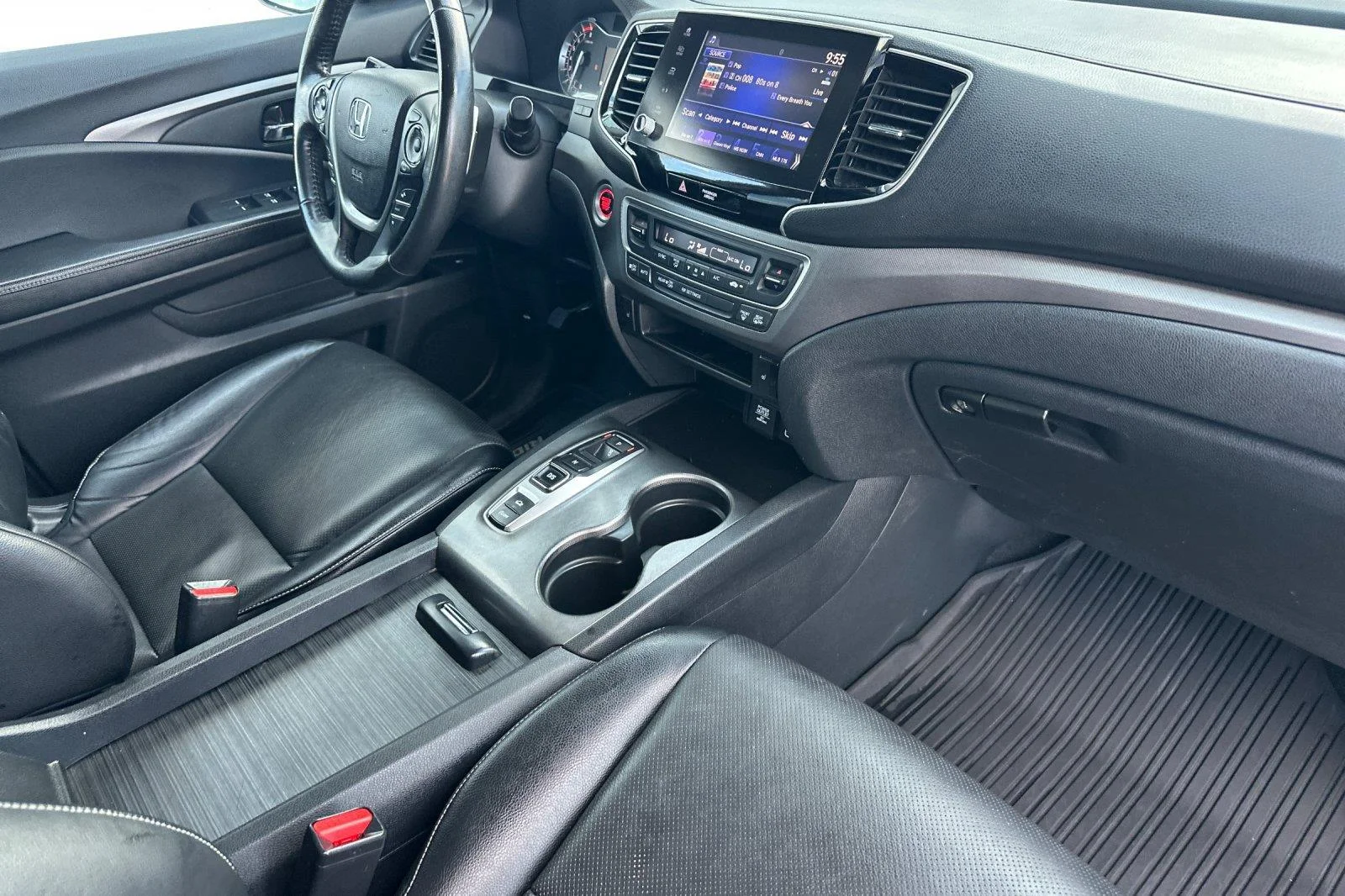 Used 2023 Lunar Silver Metallic Honda RTL image 15