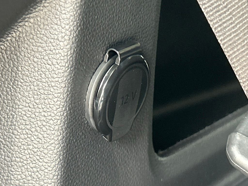 New 2026 White/off-white Volkswagen SE w/Technology image 40