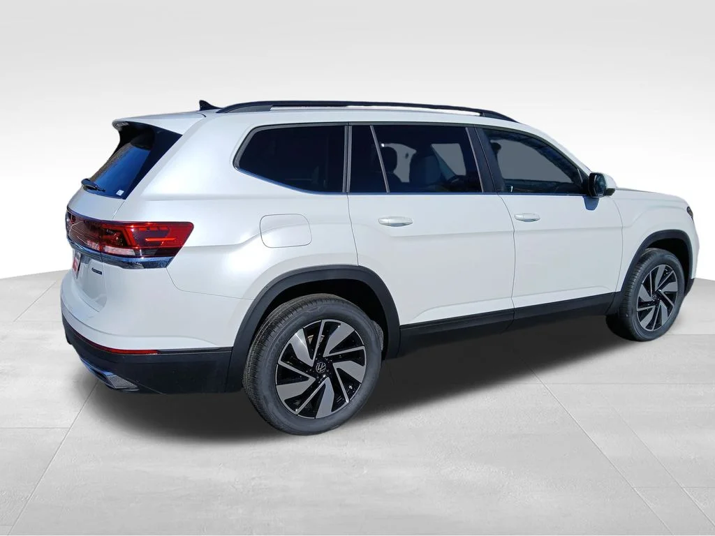New 2026 White Volkswagen SE w/Technology image 5