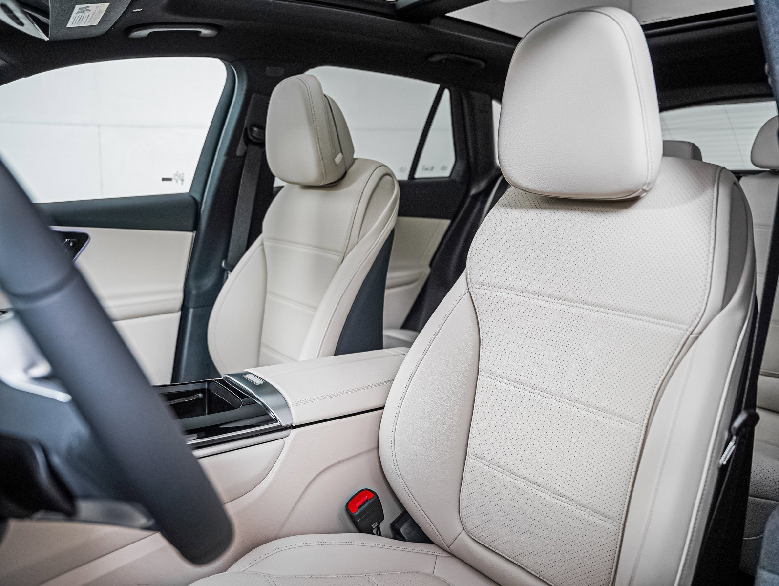 New 2026 Polar White Mercedes-Benz GLC 300 image 8