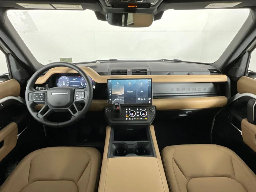 New 2026 Fuji White Land Rover X-Dynamic SE image 4