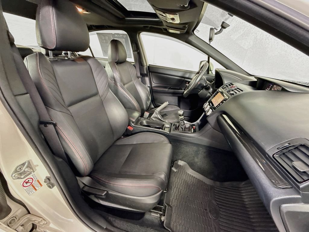 Used 2016 Crystal White Pearl Subaru Limited image 29