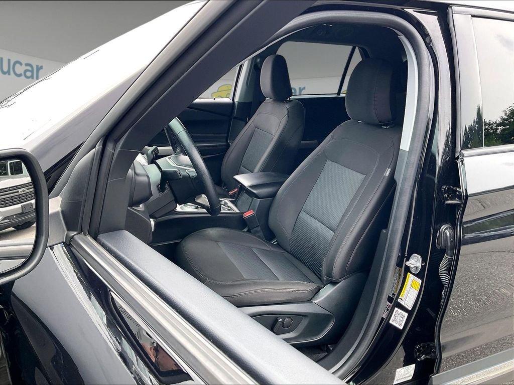 Used 2023 Agate Black Metallic Ford XLT image 9