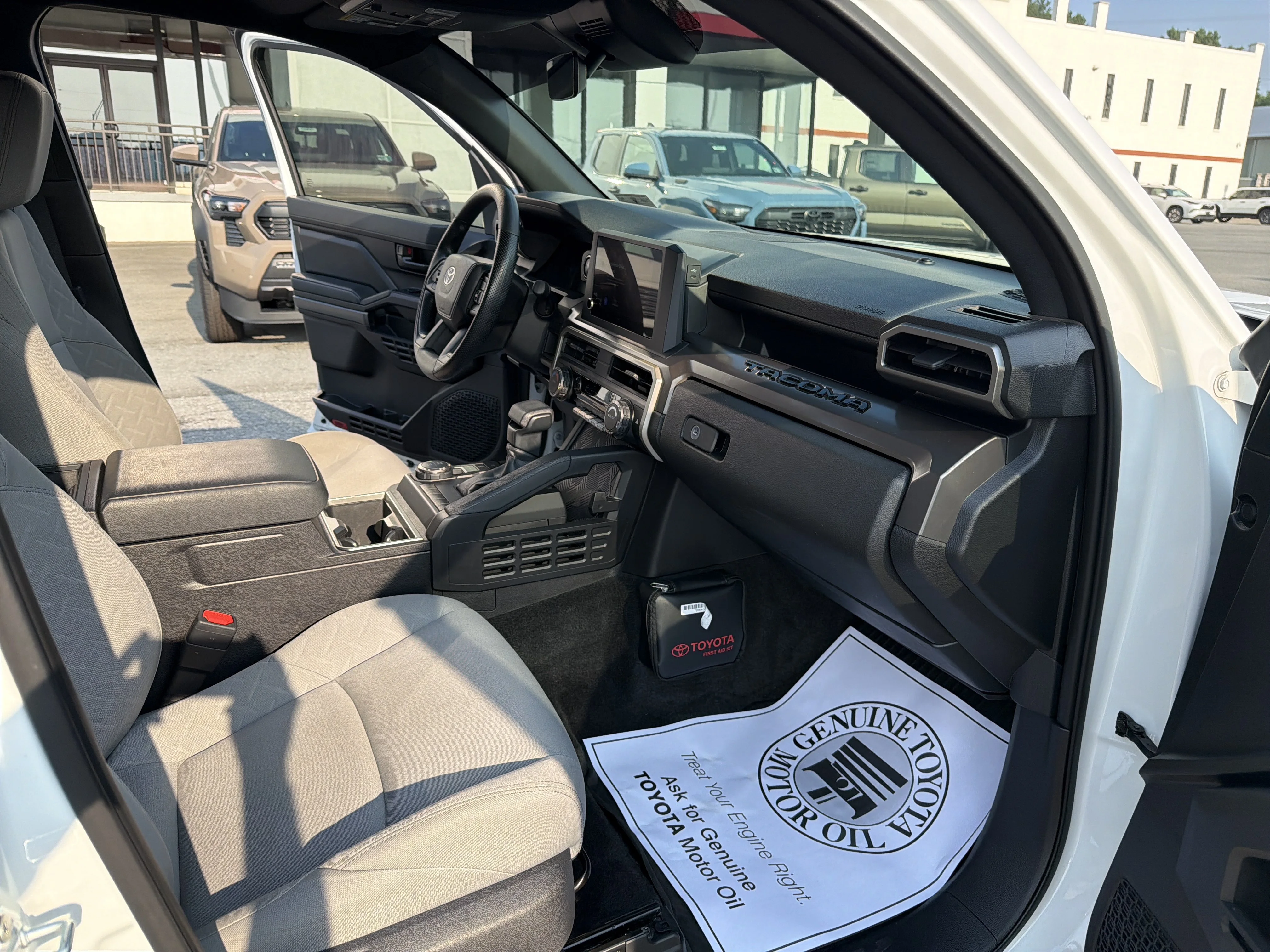 2024 Toyota Tacoma SR5 - Photo 15