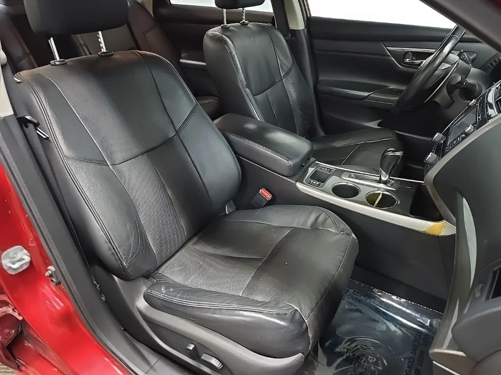 Used 2015 Red Nissan 3.5 SL image 15