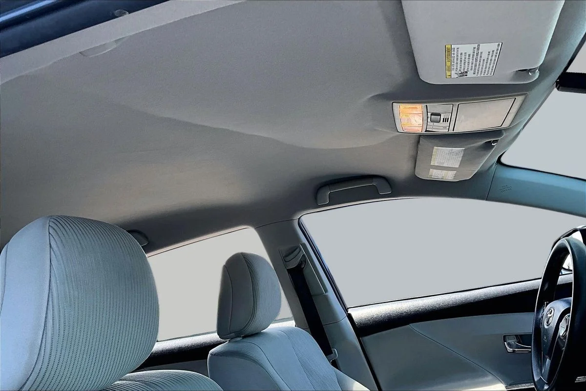 Used 2013 Gray Toyota LE image 26