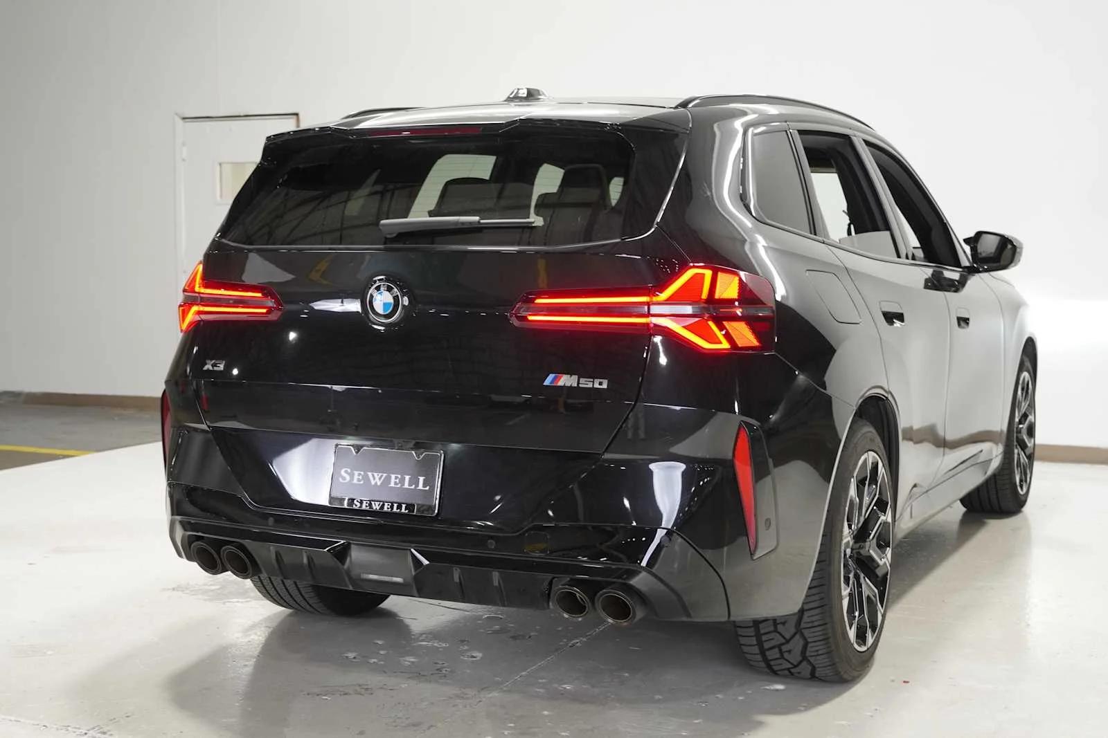 Used 2026 Black Sapphire Metallic BMW M50 xDrive image 4
