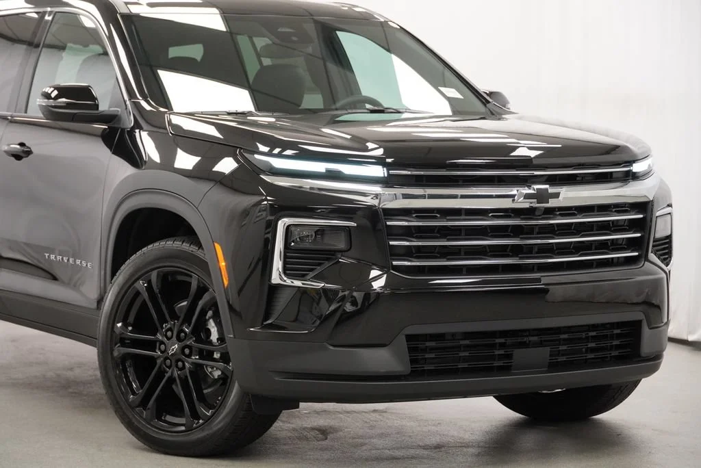 New 2027 Mosaic Black Metallic Chevrolet LT image 9