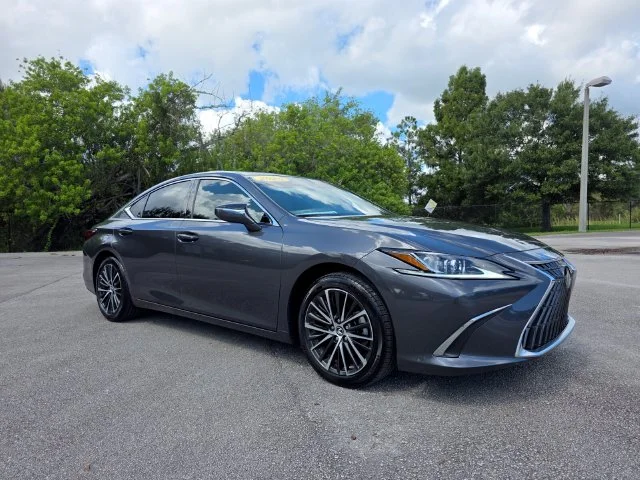 2025 Lexus ES