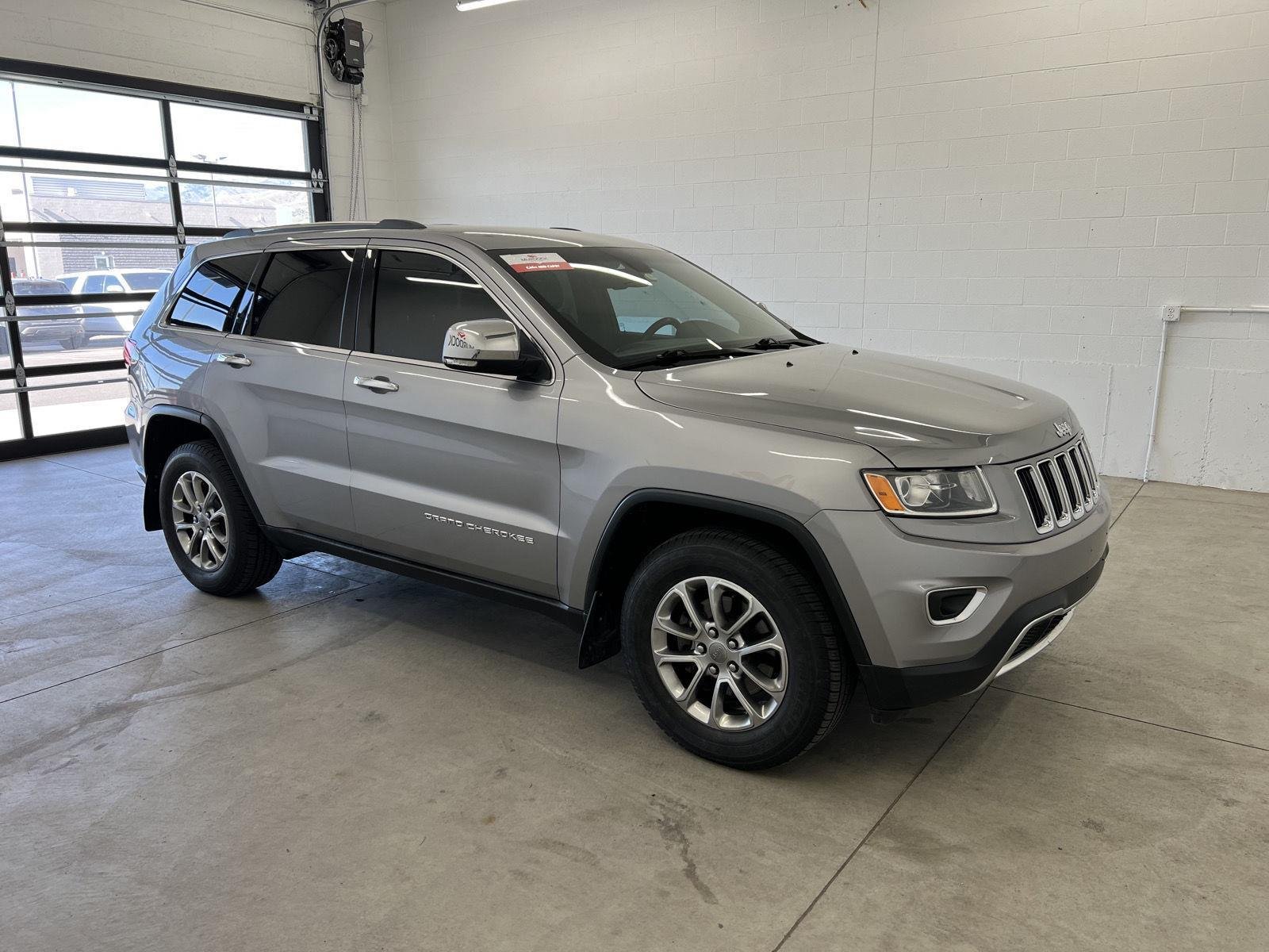 Used 2015 Billet Silver Metallic Clearcoat Jeep Limited image 5