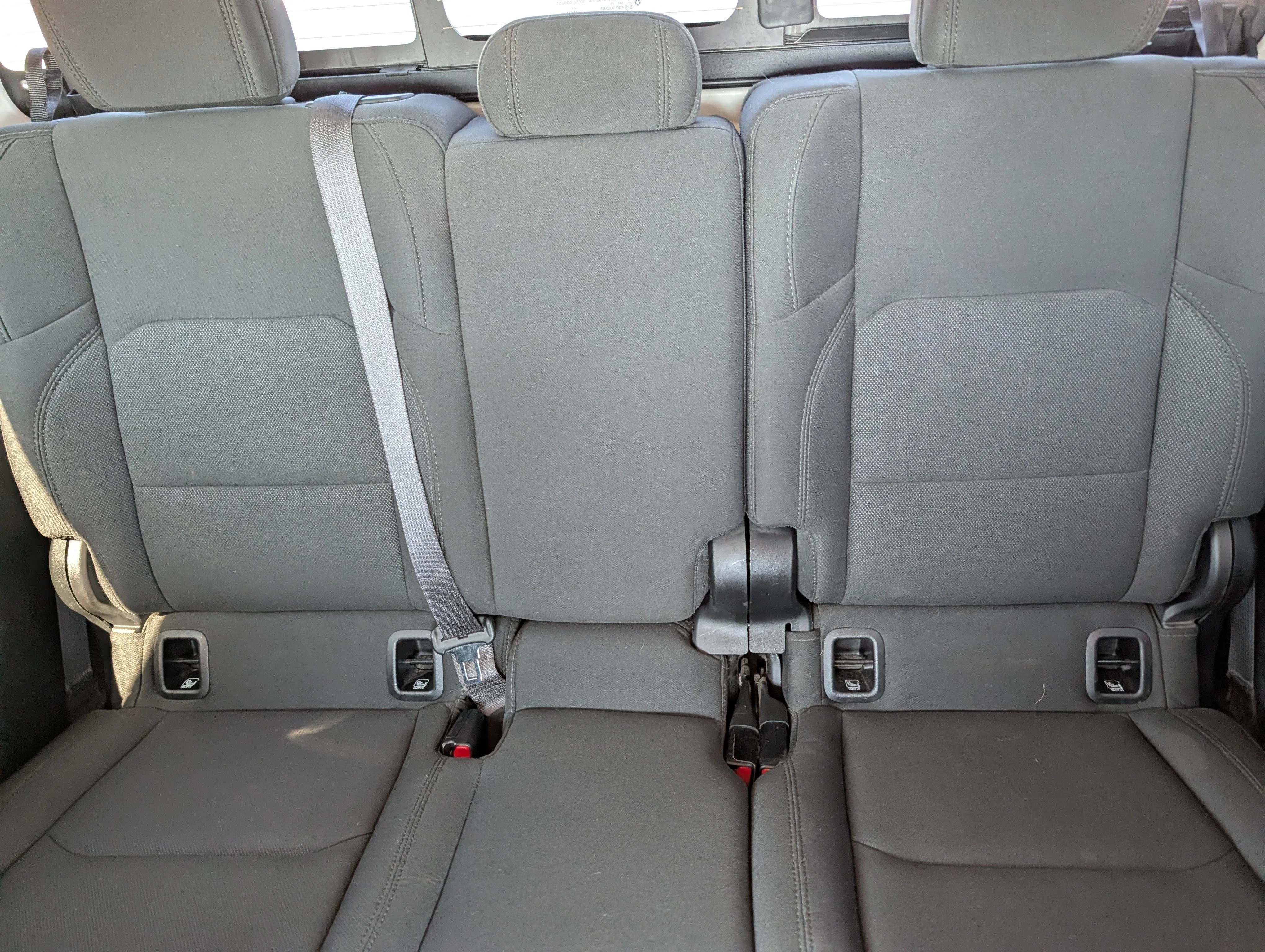 Used 2020 Billet Silver Metallic Clearcoat Jeep Sport S image 13