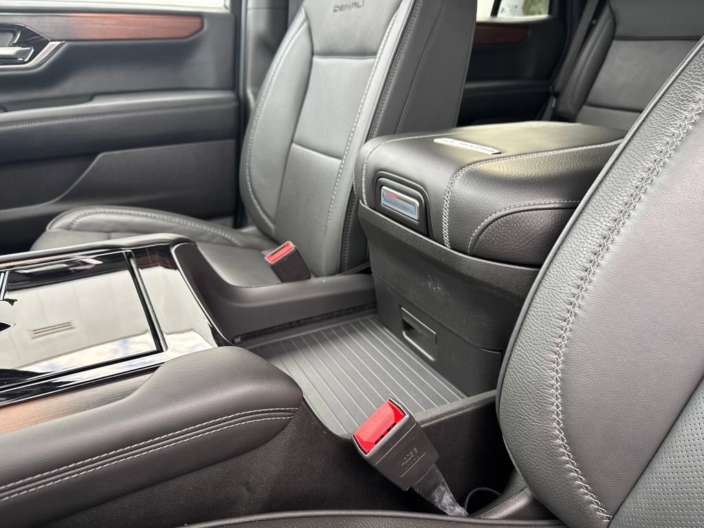 2025 GMC Yukon Denali - Photo 38