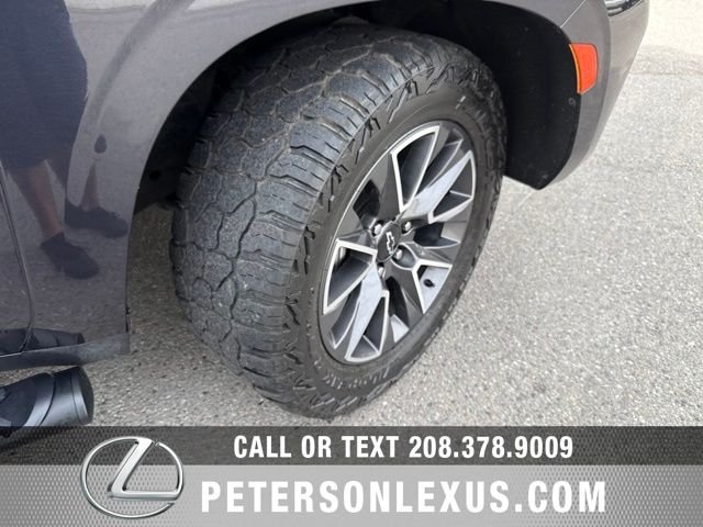 Used 2022 Gray Chevrolet Z71 image 11