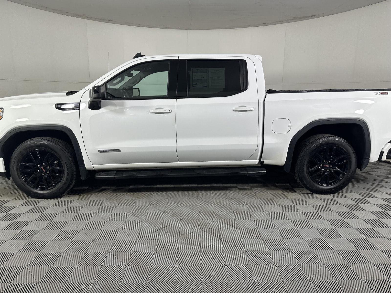 Used 2022 Summit White GMC Elevation image 10