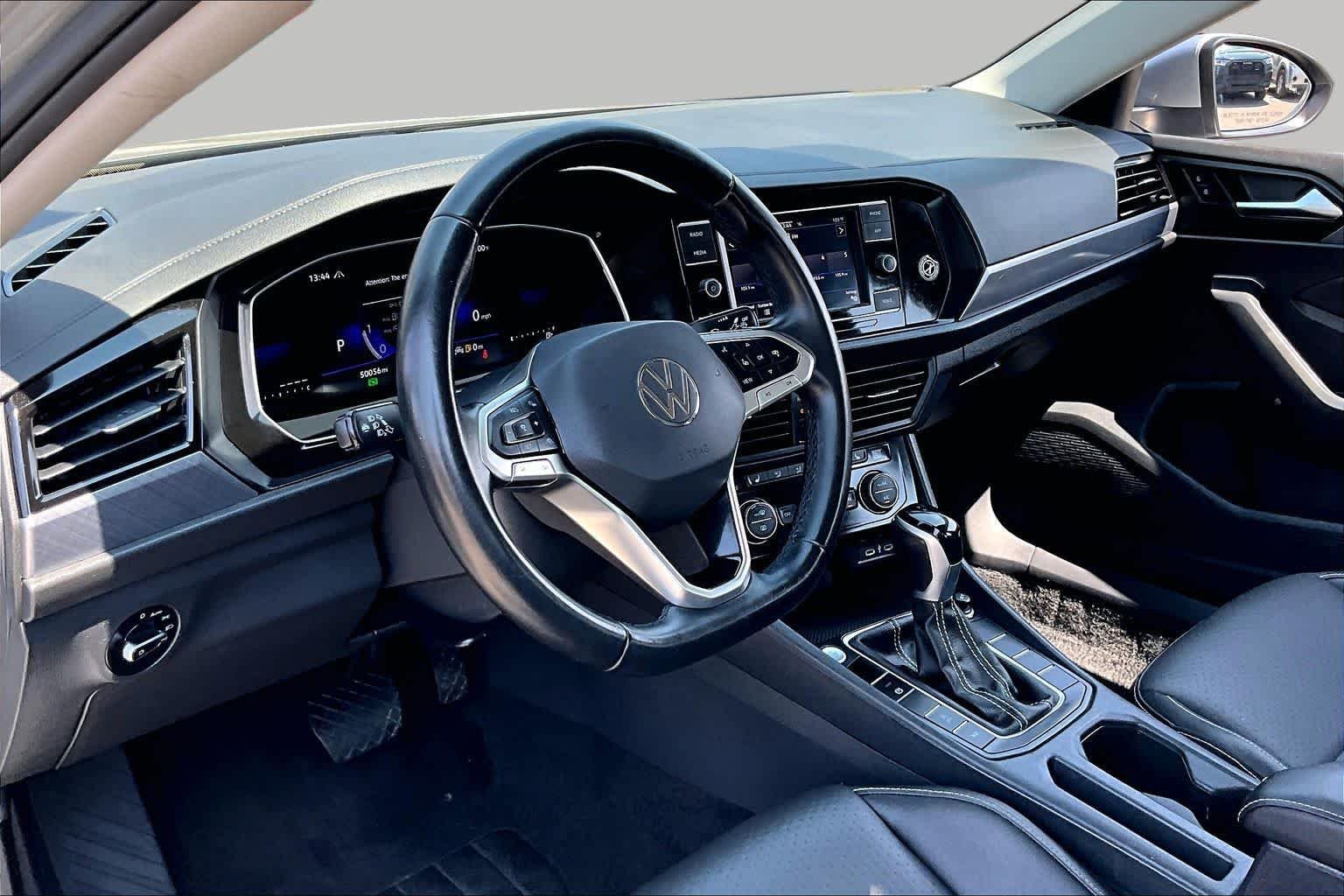 Used 2024 Deep Black Pearl Volkswagen SE image 16