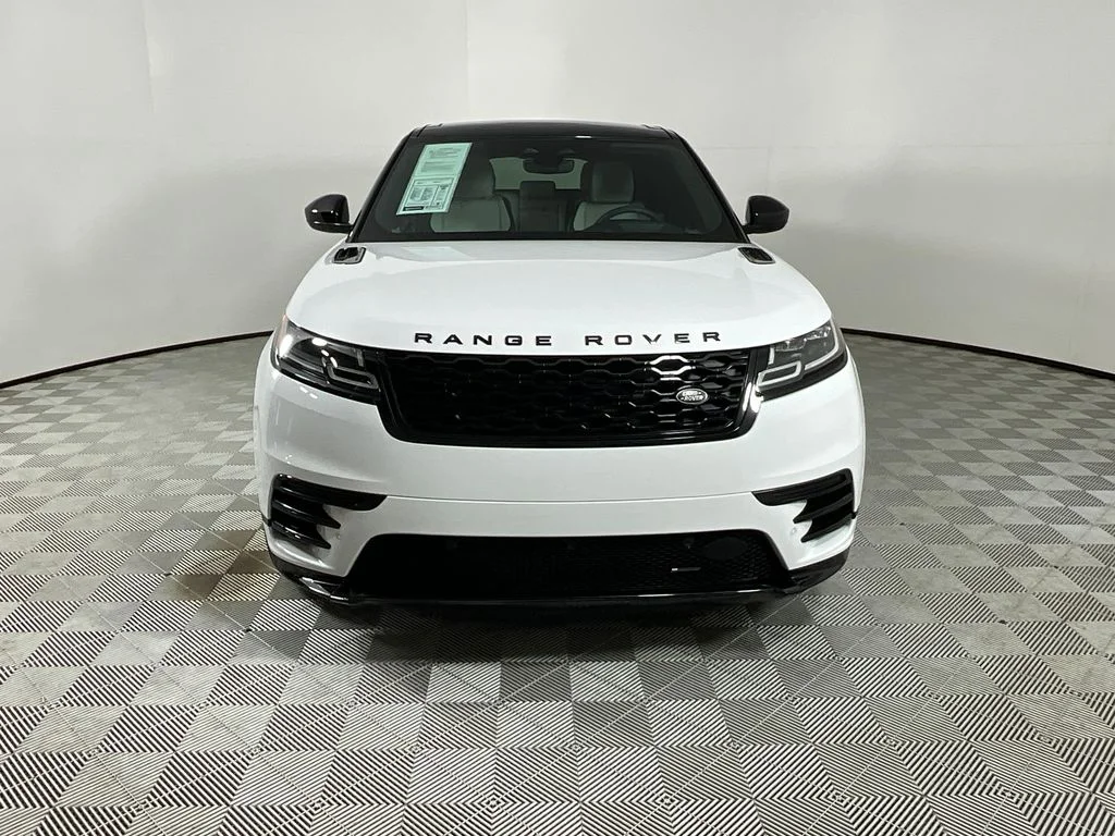 Used 2023 White Land Rover R-Dynamic S MHEV image 8