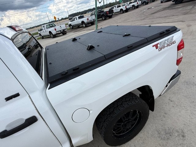 Used 2017 White Toyota SR5 image 12