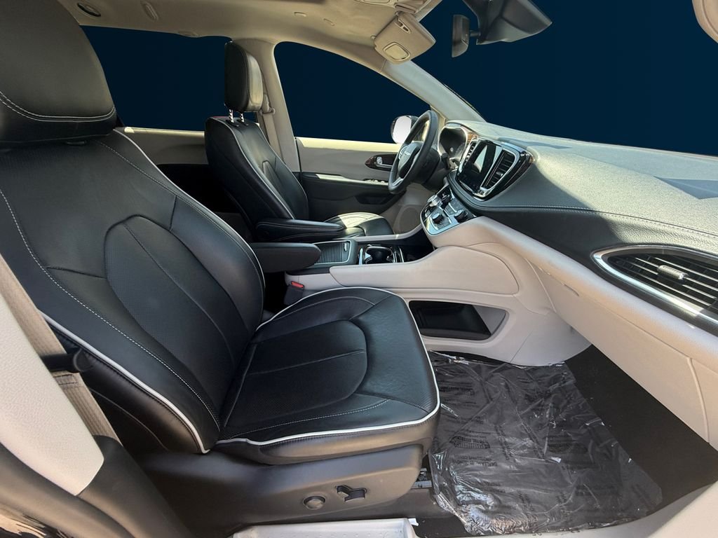 Used 2024 Black Chrysler Limited image 17
