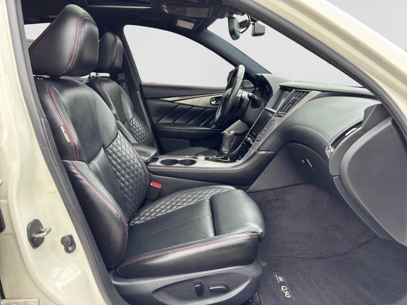 Used 2018 Pure White INFINITI RED SPORT 400 image 15