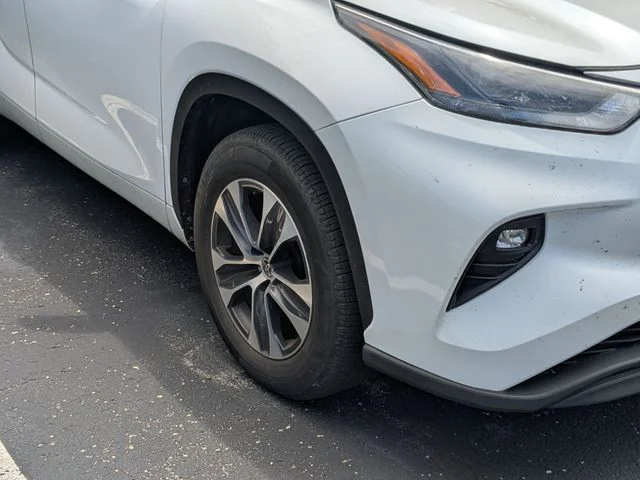 Used 2023 Wind Chill Pearl Toyota XLE image 4
