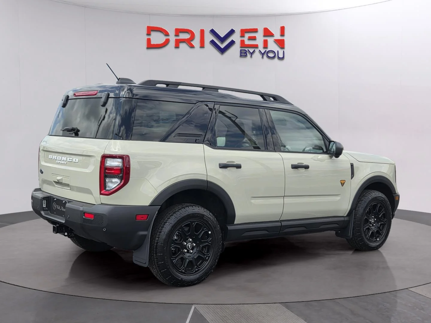 Used 2025 Desert Sand Ford Badlands image 5