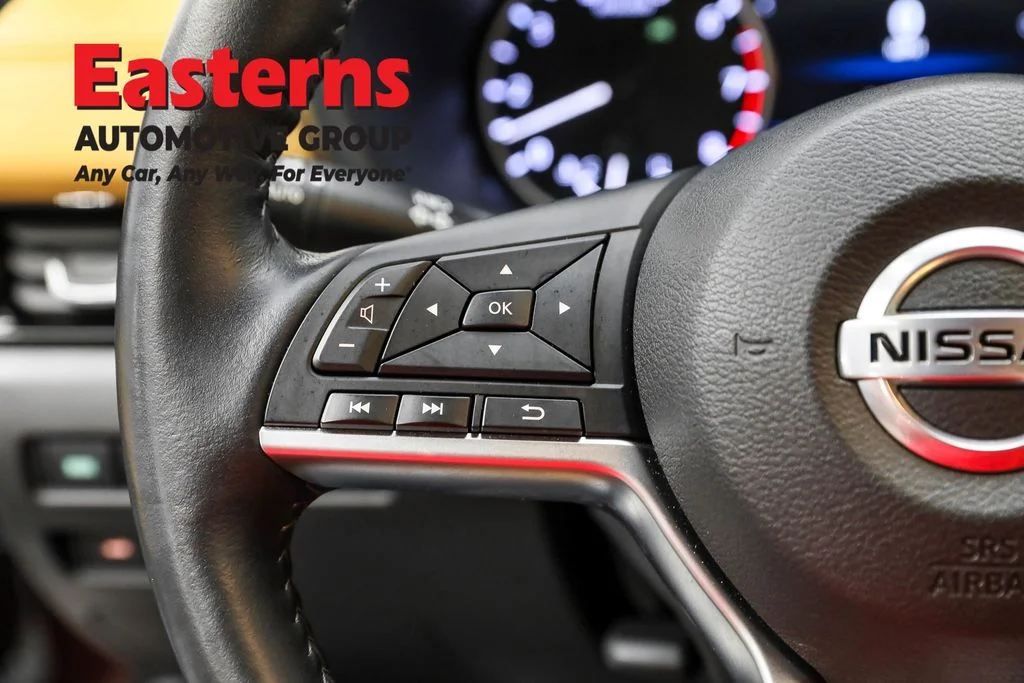 Used 2022 Red Nissan SV image 15