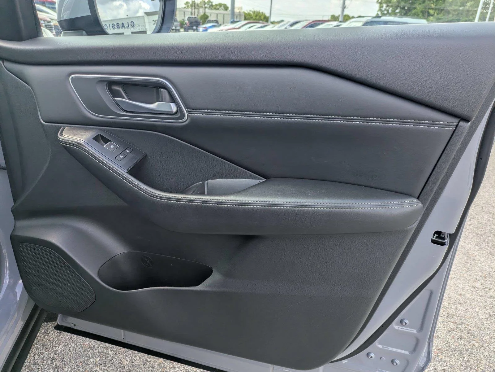 Used 2024 Boulder Gray Pearl Nissan Platinum image 33