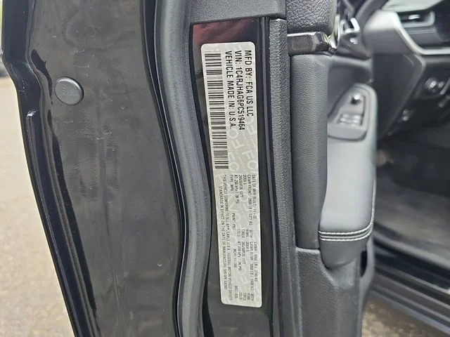 Used 2023 Black Jeep Altitude X image 33