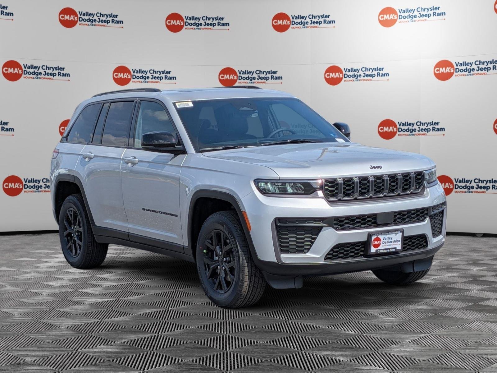 New 2026 Silver Zynith Exterior Paint Jeep Laredo Altitude image 3