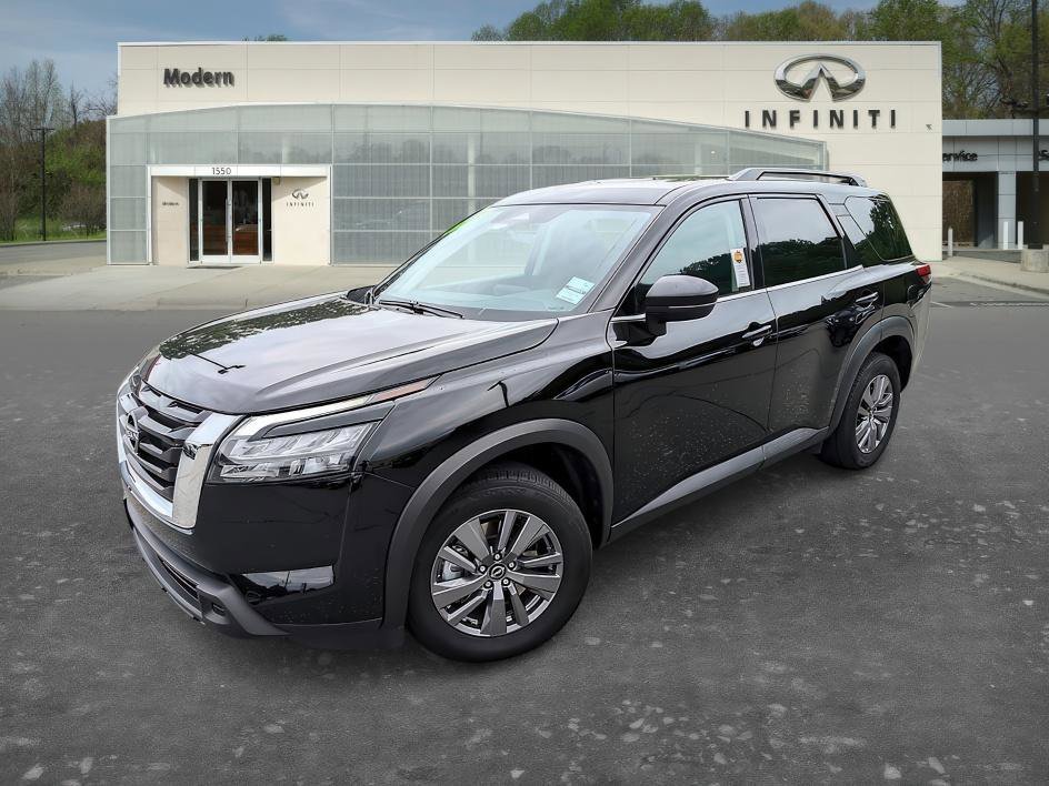 2025 Nissan Pathfinder SV 4WD's photo