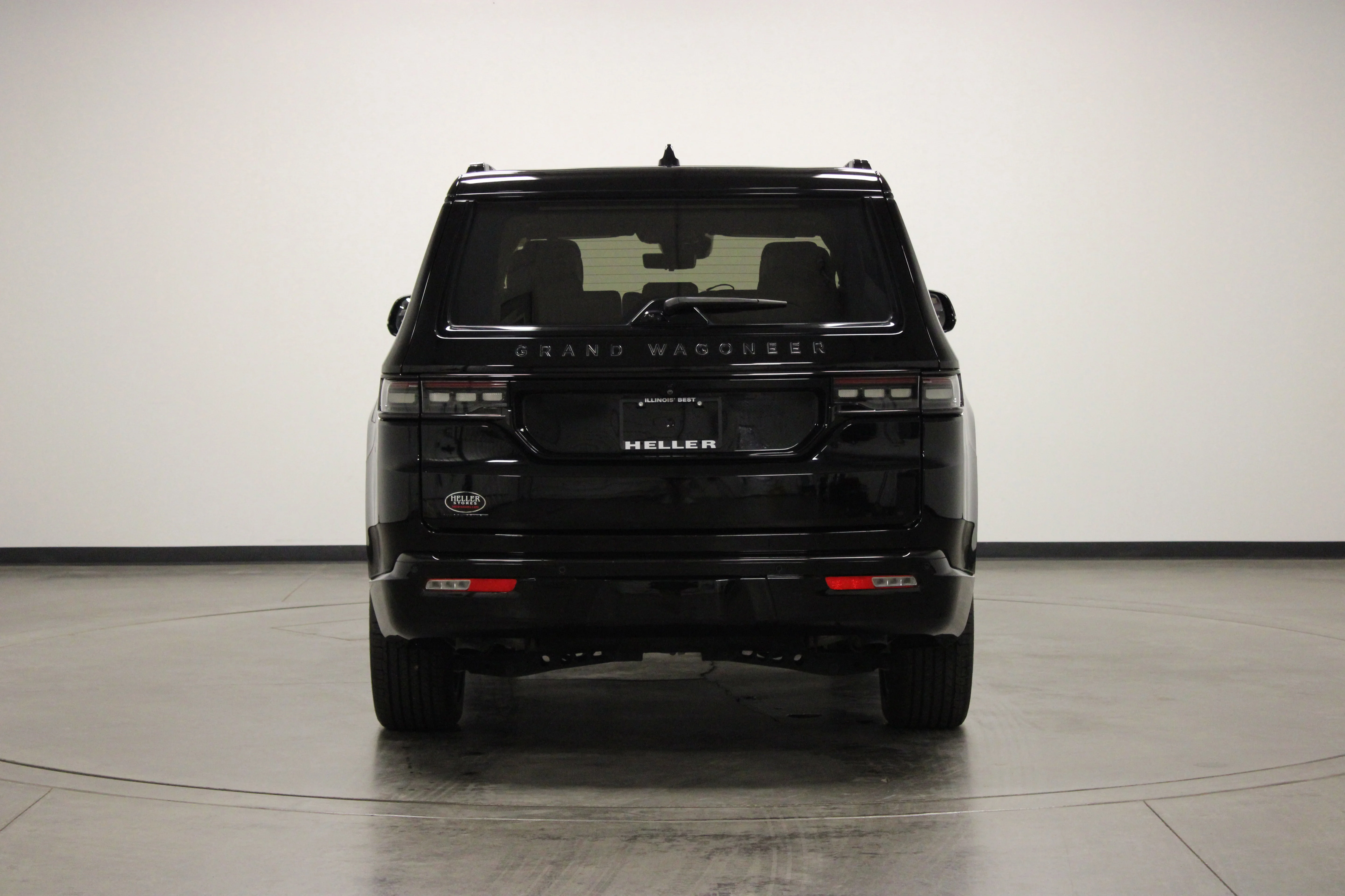 Used 2023 Diamond Black Crystal Pearlcoat Jeep Series II image 7
