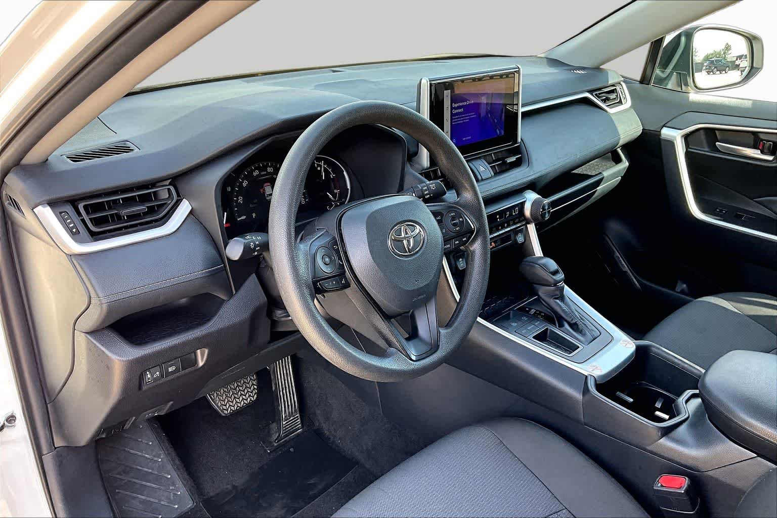 Used 2025 Ice Cap Toyota XLE image 17
