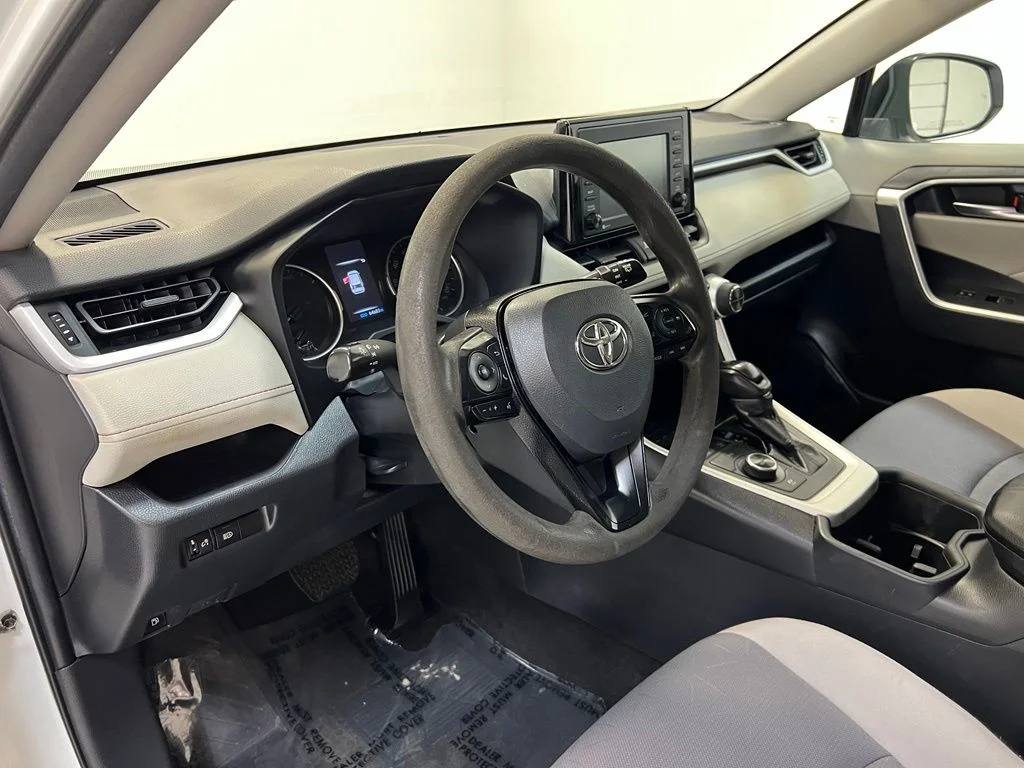 Used 2022 White Toyota XLE image 17