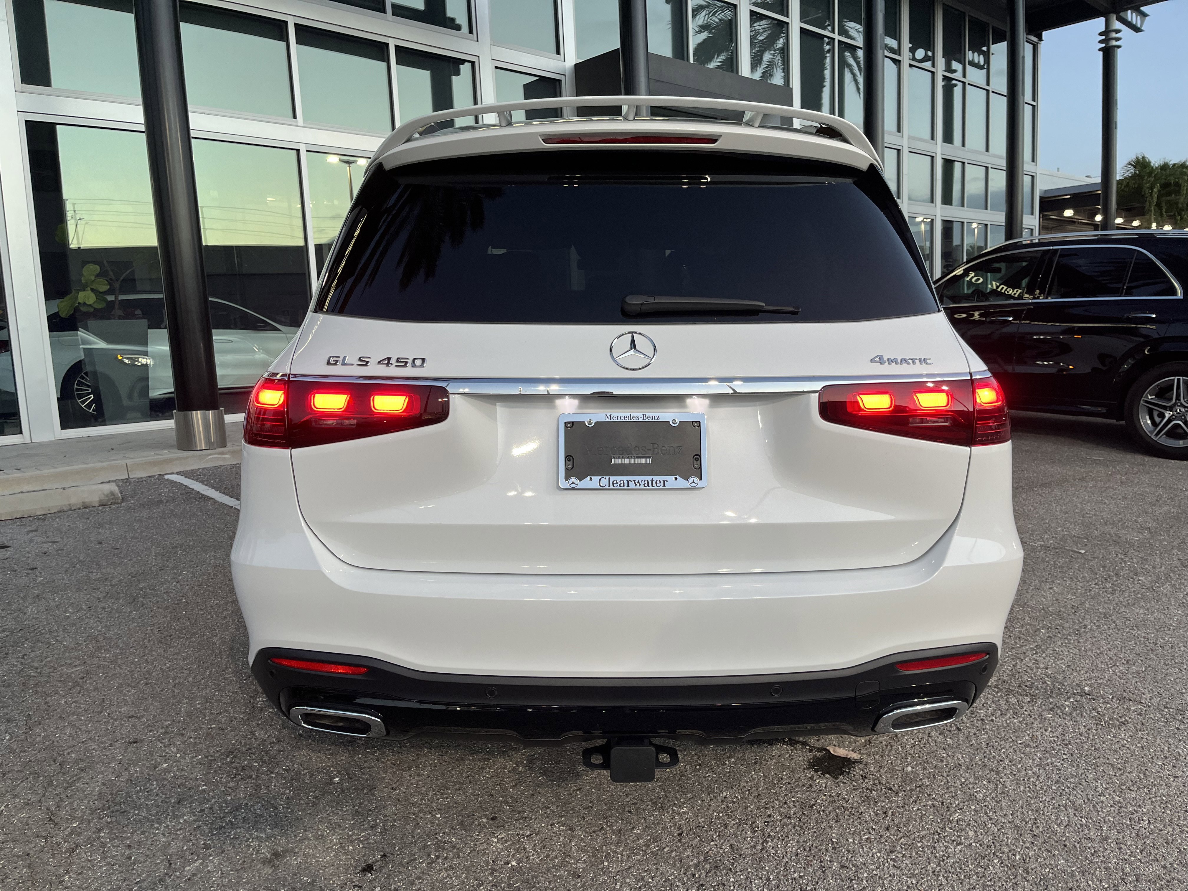 New 2026 MANUFAKTUR Moonlight White Metallic Mercedes-Benz GLS 450 image 5