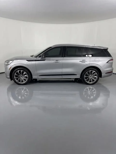 Used 2022 Silver Lincoln Grand Touring image 2