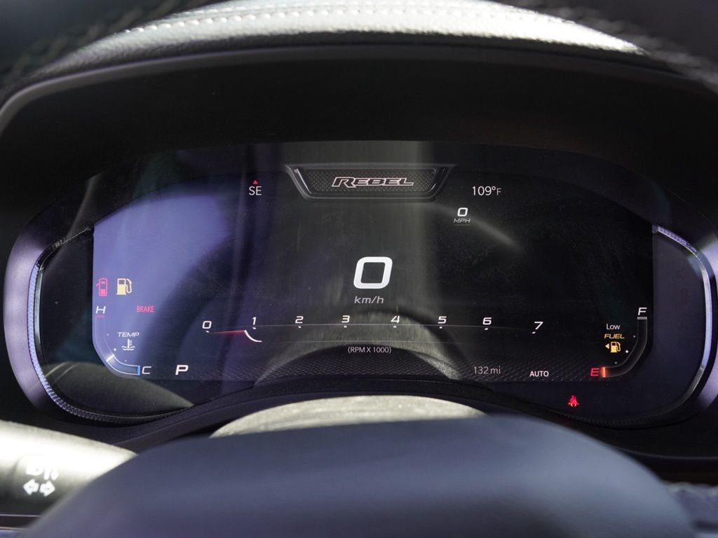 New 2026 Diamond Black Crystal Pearl-Coat Exterior Paint RAM Rebel image 14