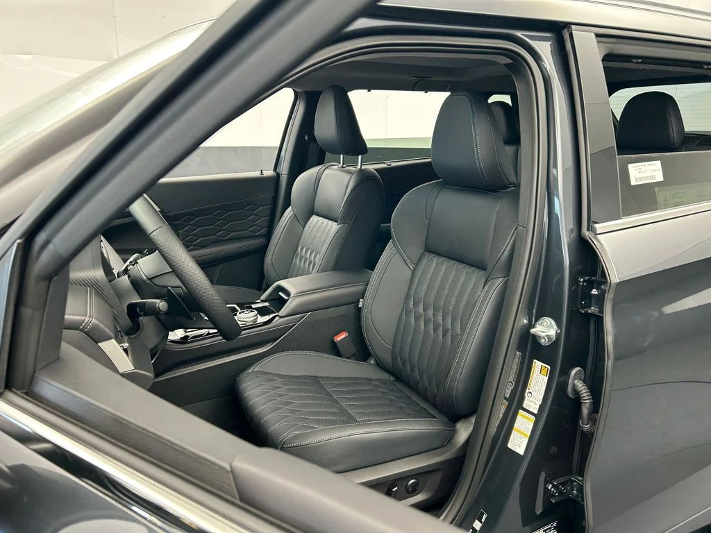 New 2026 Gray Mitsubishi SEL image 10