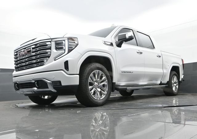 Used 2024 White Frost Tricoat GMC Denali image 28