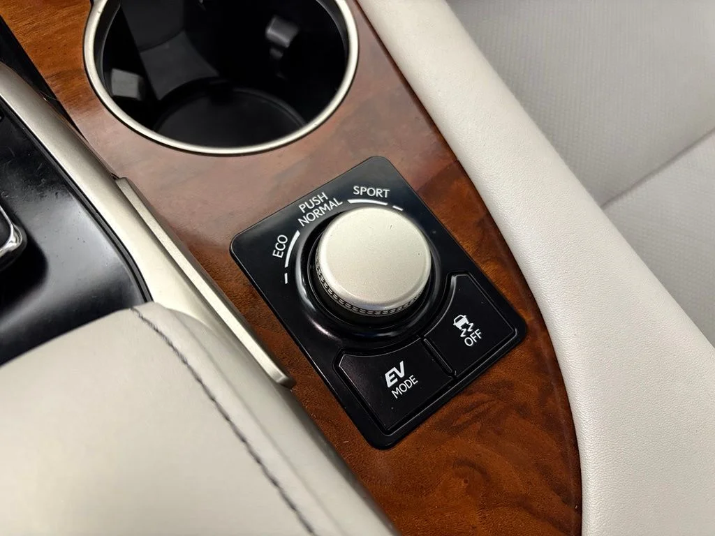 Used 2018 Silver Lexus 450hL Premium image 31