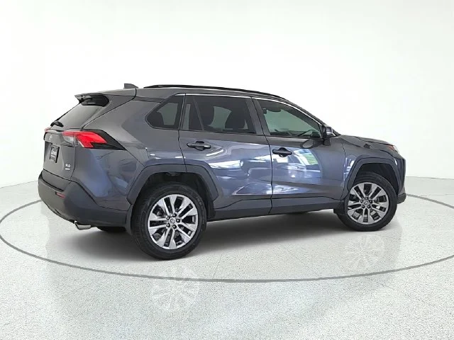 Used 2022 Magnetic Gray Metallic Toyota XLE Premium image 6