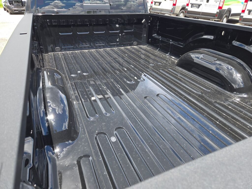 New 2026 Diamond Black Crystal Pearl-Coat Exterior Paint RAM Laramie image 16