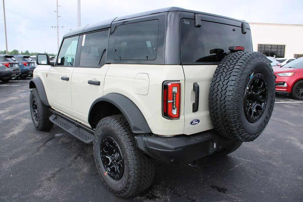 New 2026 Desert Sand Ford Badlands® image 8