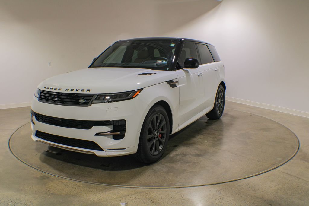 Used 2025 Fuji White Land Rover Dynamic SE image 1