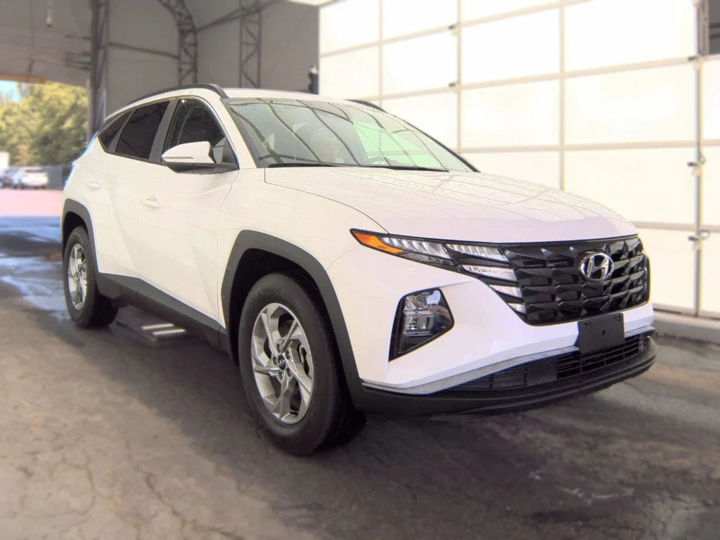 Used 2023 White Hyundai SEL image 4
