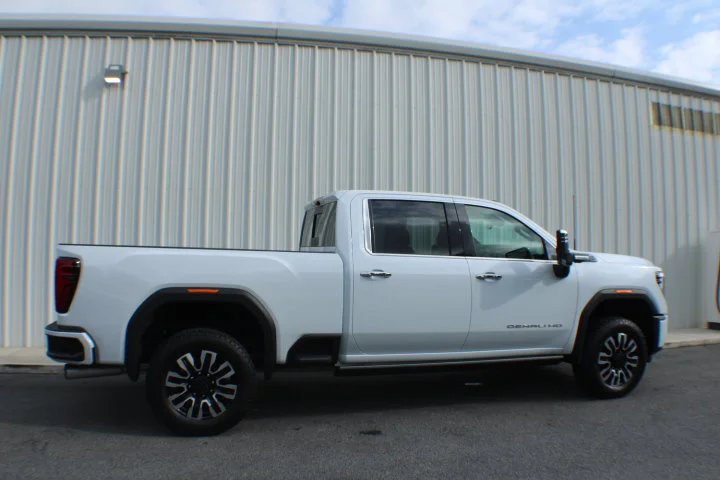 Certified Used 2026 Glacier White Tricoat GMC Denali Ultimate image 2