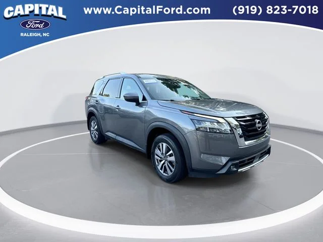 Used 2022 Gray Nissan SL image 2