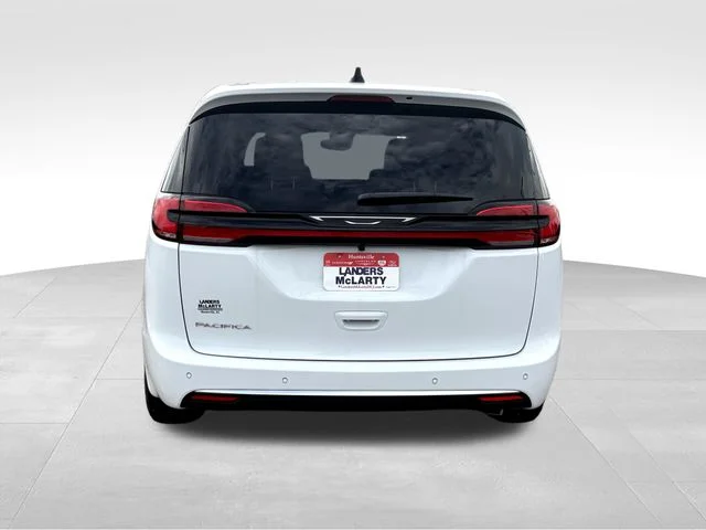 New 2027 Bright White Clear-Coat Exterior Paint Chrysler Select image 7