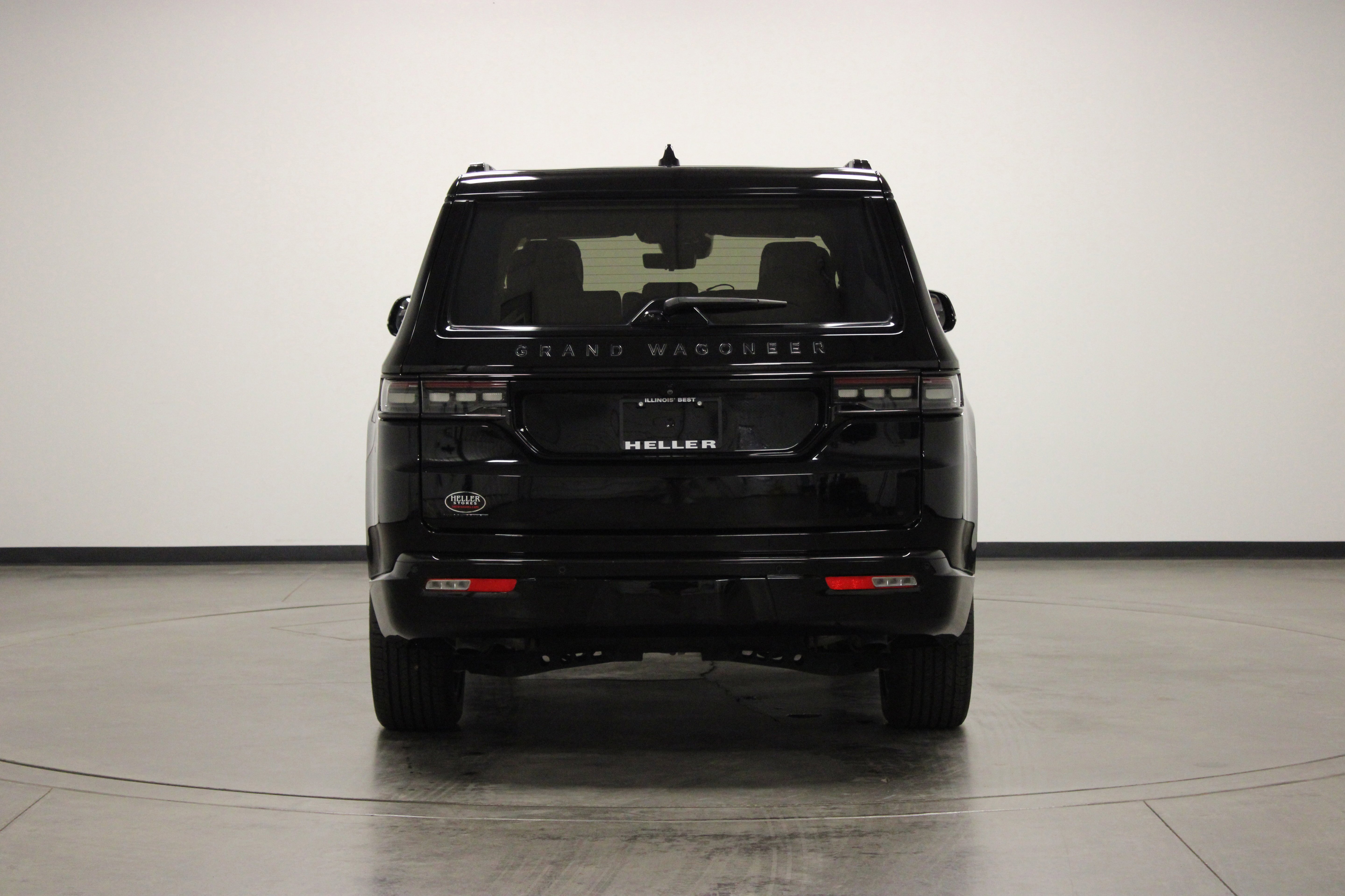 Used 2023 Diamond Black Crystal Pearlcoat Jeep Series II image 7