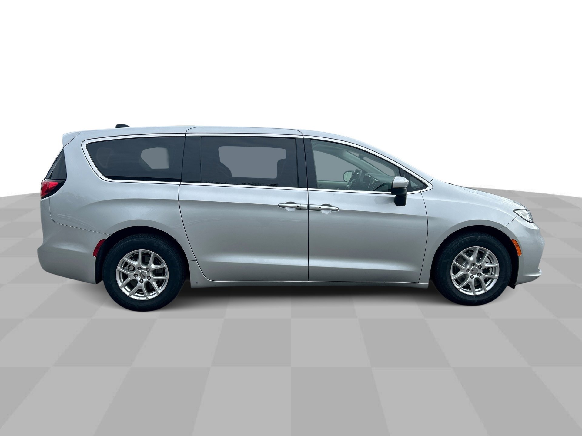 Used 2023 Silver Mist Clearcoat Chrysler Touring L image 9