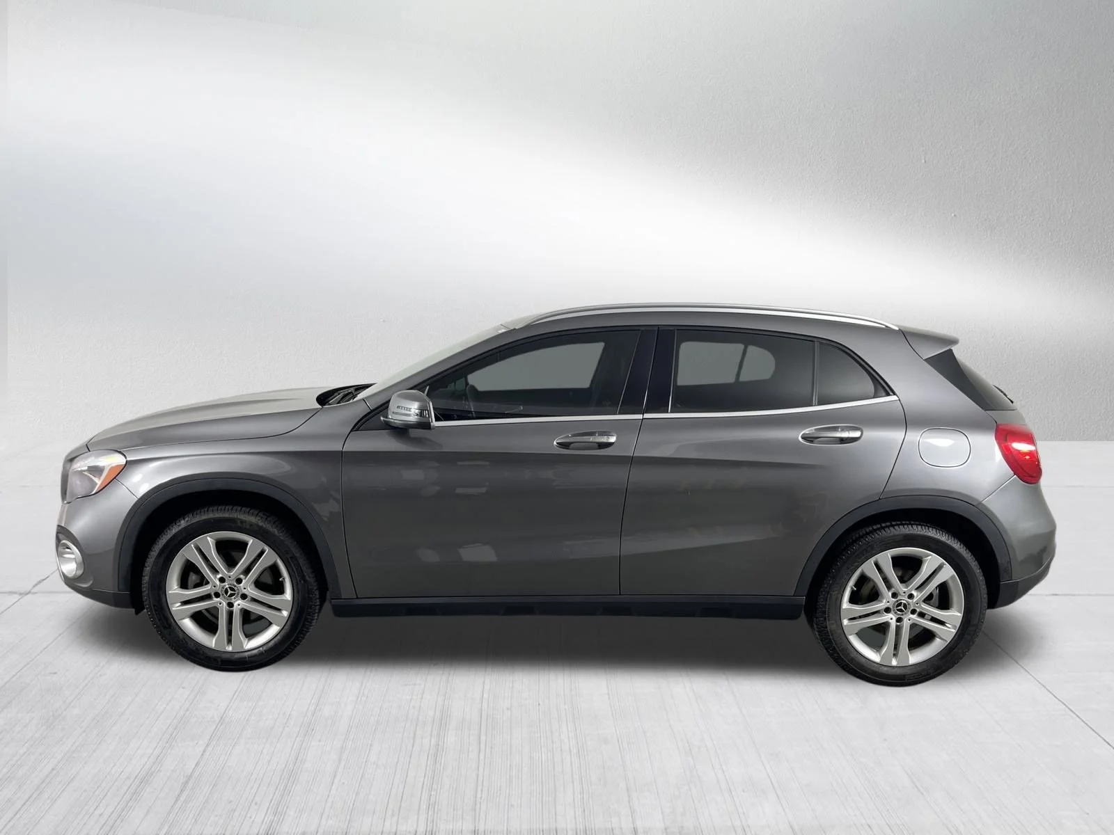 Used 2019 Mountain Grey Metallic Mercedes-Benz GLA 250 image 4